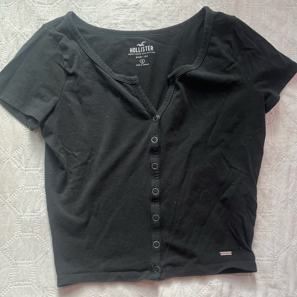 Hollister button black crop top